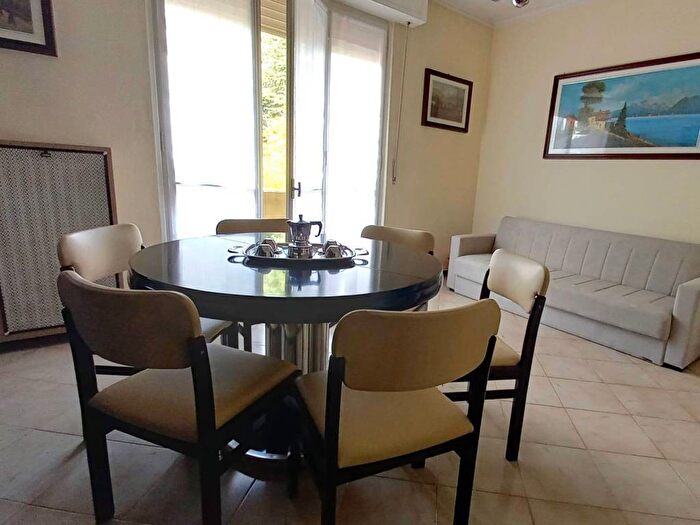 Appartamento trilocale in affitto in Via Val di Bondo, Comasina, Milano