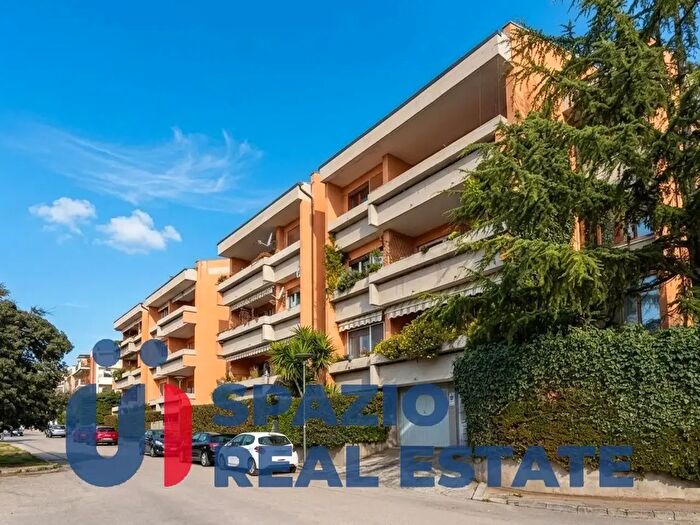 Appartamento con 5 locali in vendita in Via Valle di S Mauro, Pescara