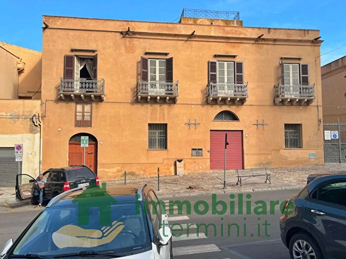 Casa con 12 locali in vendita in Termini Imerese