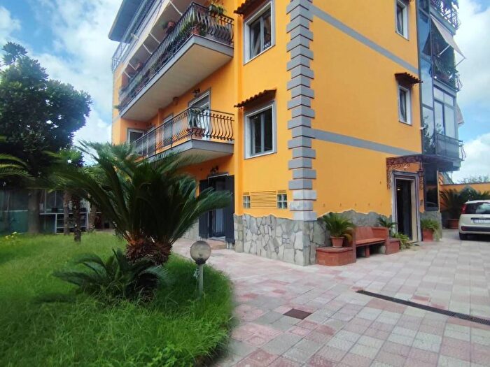 Appartamento trilocale in affitto in Via Nuova Detta Palmentiello, Chiaiano, Napoli