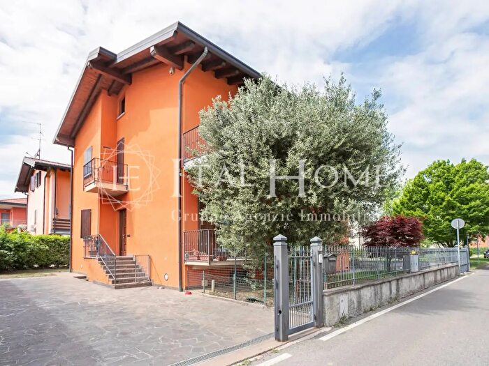 Casa quadrilocale in vendita in Via Europa, Gorle