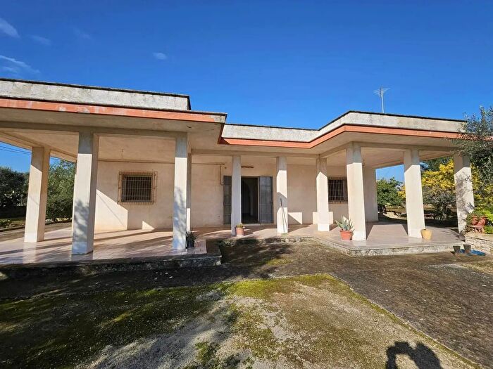 Casa con 6 locali in vendita in Sanbarbato, Villa Castelli