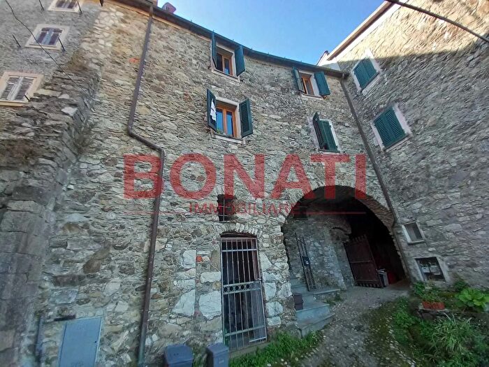 Casa con 8 locali in vendita in Vezzano Ligure