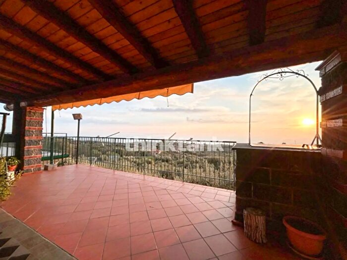 Casa con 8 locali in affitto in Crovacchi, Santa Maria Di Licodia
