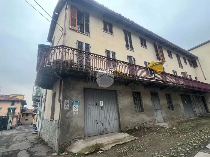 Casa con 8 locali in vendita in Via San Martino, Gassino Torinese