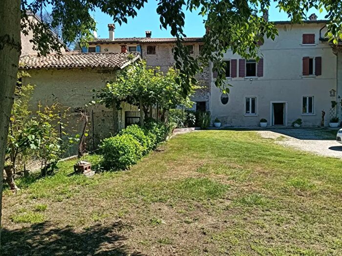 Casa con 5 locali in vendita in Strada Sale, Monzambano