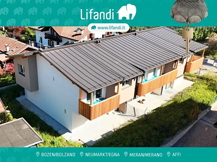 Casa con 5 locali in vendita in Via Roma, Egna