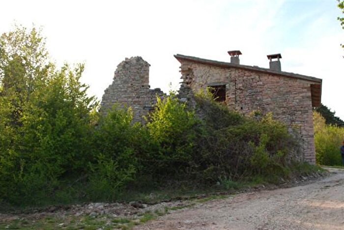 Casa con 6 locali in vendita in Frazione Armenzano, Assisi
