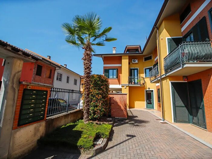 Casa bilocale in vendita in Via Manzoni, Bosconero