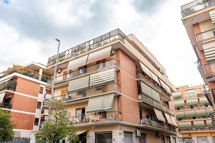 Appartamento bilocale in vendita in Via Cairo Montenotte, Roma