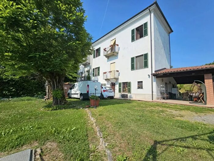Casa con 6 locali in vendita in Strada Madonnalta, Acqui Terme