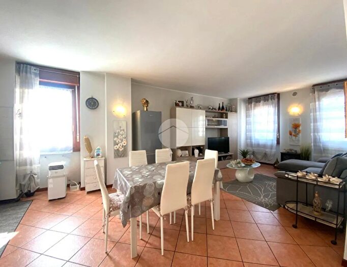 Appartamento trilocale in vendita in Via Genova, Palazzolo SullOglio