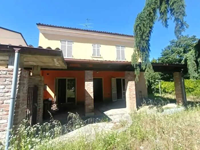 Casa con 6 locali in vendita in Via Gambalera, Alessandria