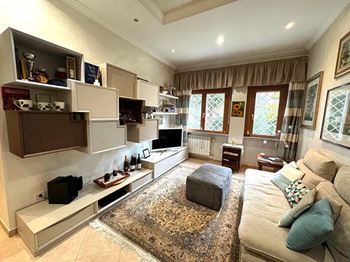 Appartamento trilocale in vendita in Via Casale degli Inglesi, Roma