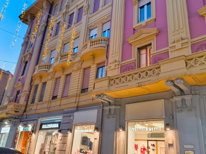 Appartamento con 6 locali in vendita in Via Vitruvio, Formia