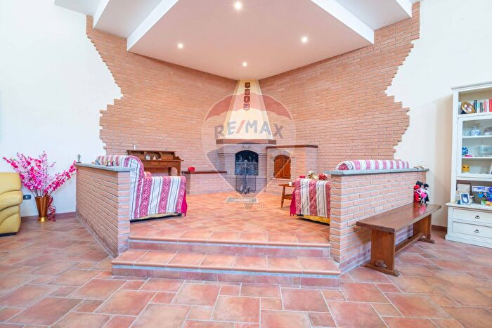 Appartamento con 7 locali in vendita in Via Filippo Cuggiani, Fiumicino