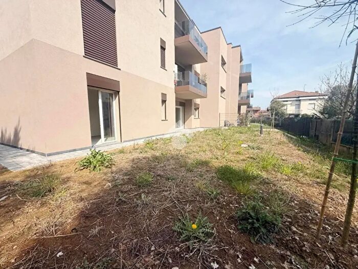 Appartamento trilocale in vendita in Via Giovanni Testori, Lomazzo