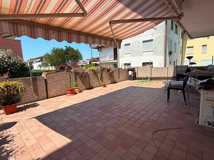 Appartamento trilocale in vendita in Via G Savonarola, Rovigo