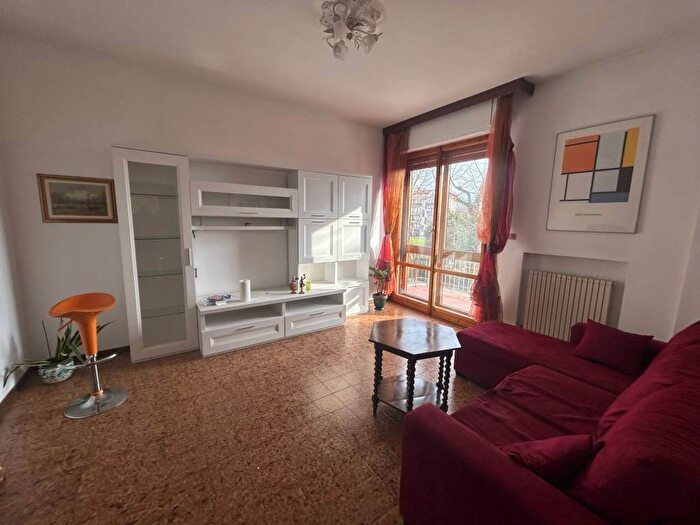 Appartamento trilocale in affitto in Viale Adua, Pistoia Ovest, Pistoia