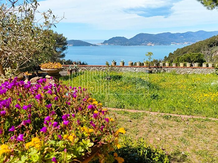 Appartamento quadrilocale in affitto in Strada Provinciale, Lerici