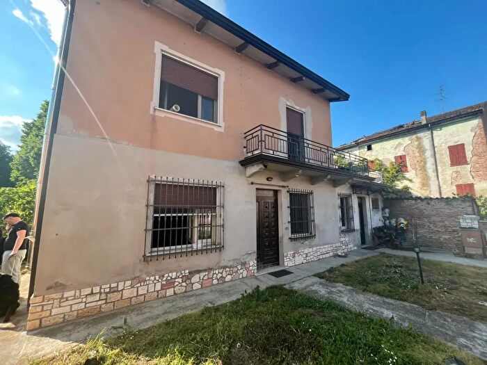 Casa trilocale in vendita in Via Curtatone E Montanara, Viadana