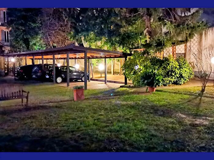 Appartamento quadrilocale in vendita in Via Paolo Bassi, Milano