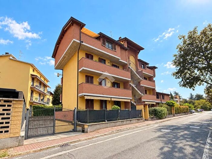 Appartamento trilocale in vendita in Via al Cimitero, Caronno Pertusella