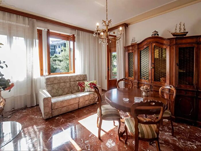 Appartamento con 5 locali in vendita in Siena