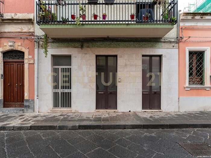 Appartamento con 10 locali in vendita in Via Principe Umberto, Augusta