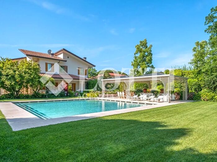 Casa con 19 locali in vendita in Ponsacco