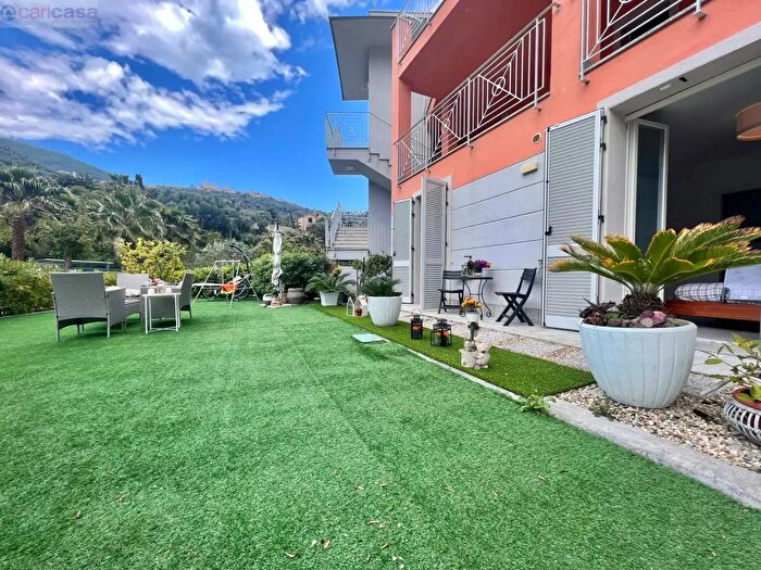 Appartamento trilocale in vendita in Via San Martino, Taggia