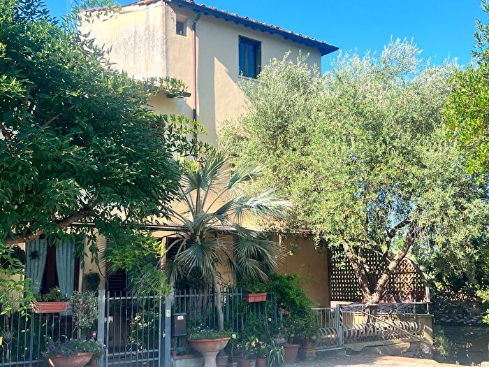 Casa con 5 locali in vendita in Lucca