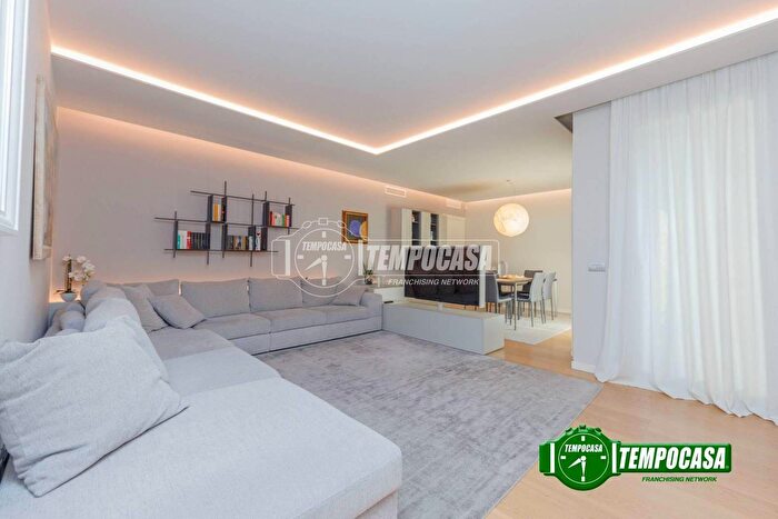 Appartamento trilocale in vendita in Corso Vittorio Emanuele II, Piacenza