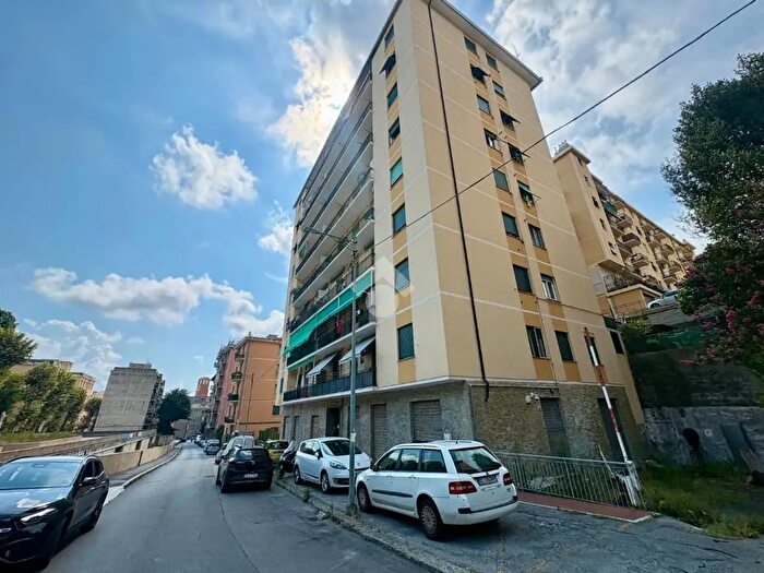 Appartamento con 5 locali in vendita in Via Agosti Guido, Genova