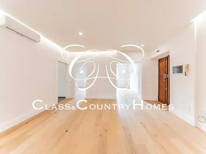 Appartamento trilocale in vendita in Via Clementina, Roma