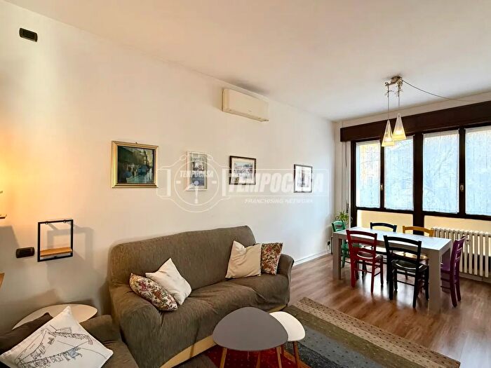 Appartamento trilocale in vendita in Via Carlo Bertolazzi, Milano