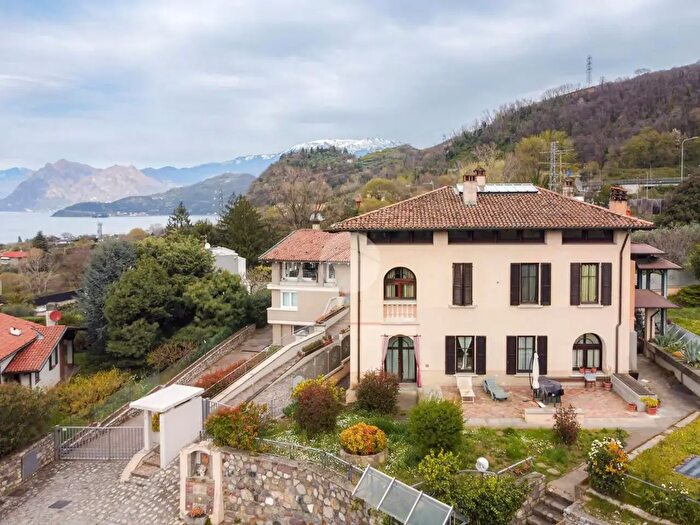 Appartamento con 5 locali in vendita in Via Carlo Bonardi, Iseo