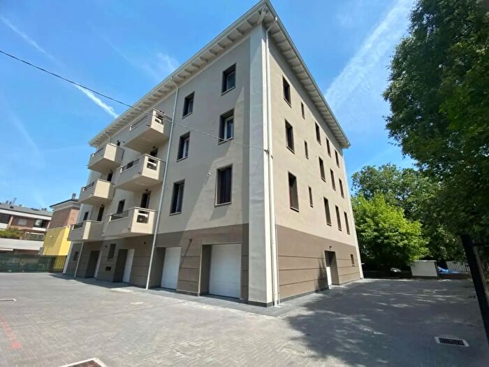 Appartamento quadrilocale in vendita in Via Bellinzona, Modena
