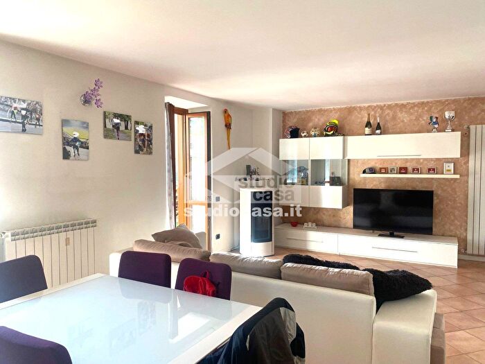 Appartamento trilocale in vendita in San Rocco, Val Brembilla