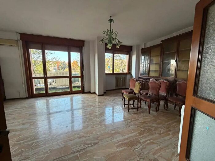 Appartamento quadrilocale in vendita in Viale Vittorio Bottego, Parma