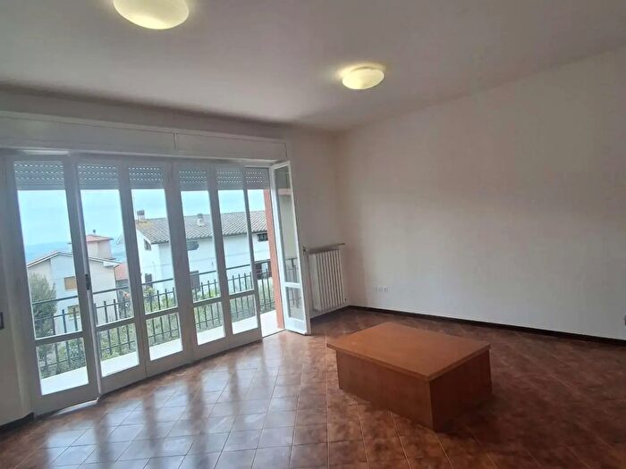 Appartamento con 5 locali in affitto in Via Tiziano, Osimo