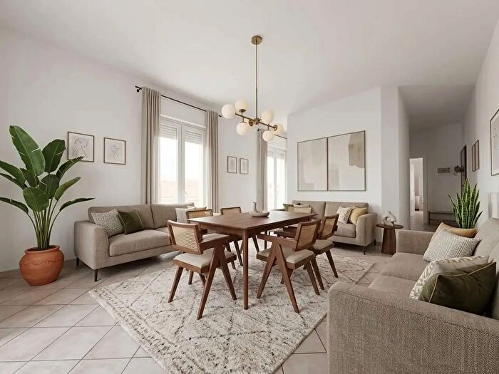 Appartamento con 5 locali in vendita in Via Lungo Frigido di Ponente, Massa