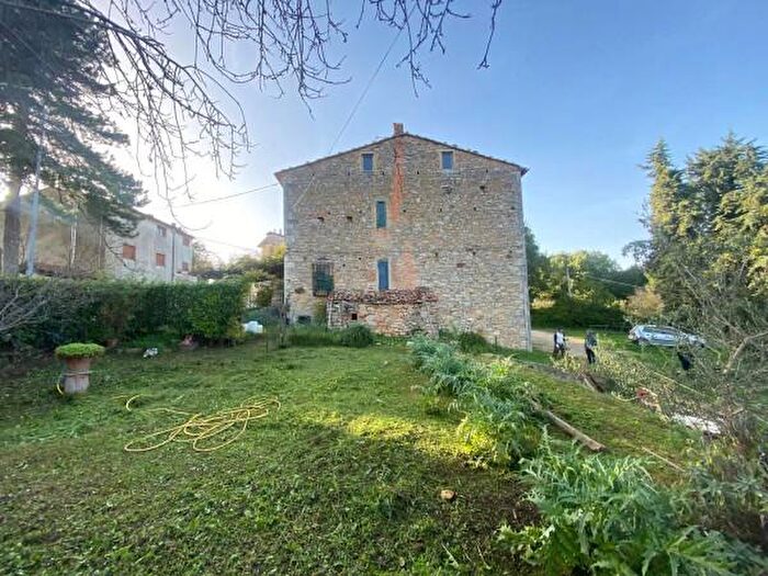 Casa quadrilocale in vendita in Semproniano