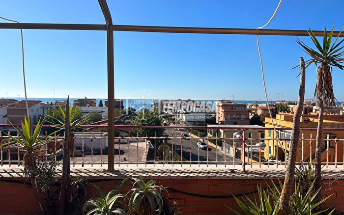 Appartamento quadrilocale in vendita in Via Roma, Ladispoli