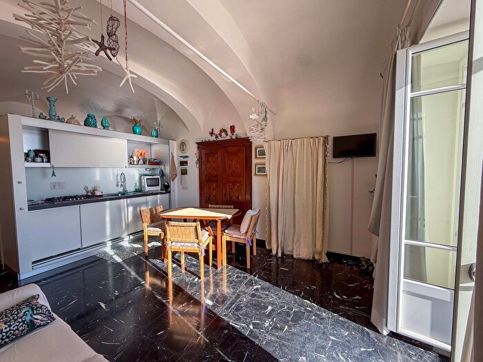 Appartamento bilocale in vendita in Via Colombo, Alassio