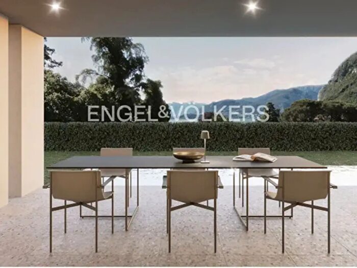 Casa con 5 locali in vendita in Menaggio