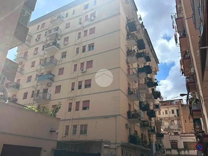 Appartamento trilocale in vendita in Via Baldassare Zamparrone, Palermo
