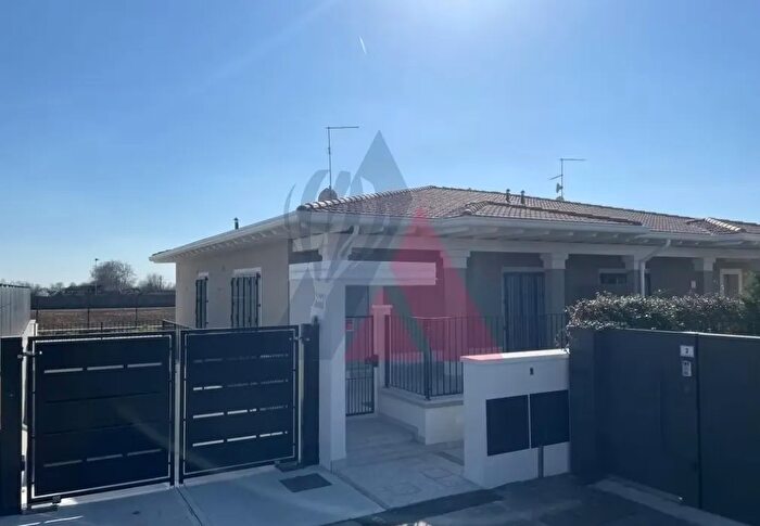 Casa con 5 locali in vendita in Chiari