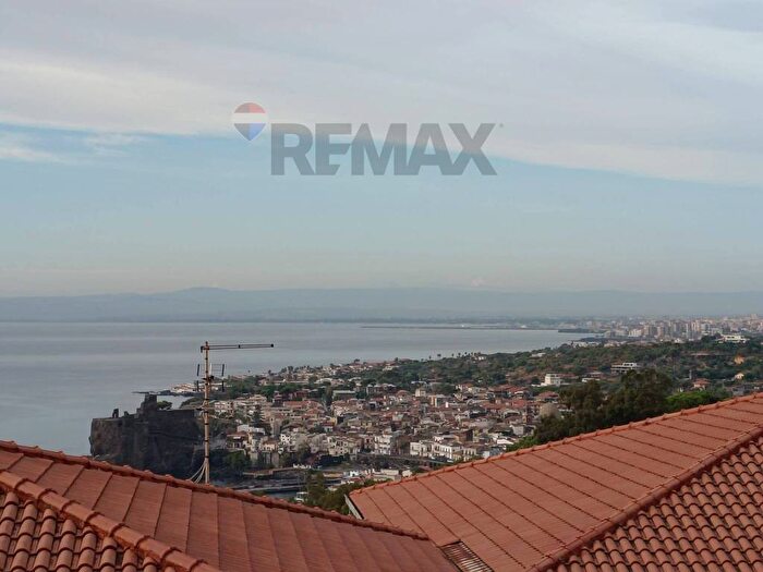 Appartamento trilocale in affitto in Via Litteri, Aci Trezza, Aci Castello