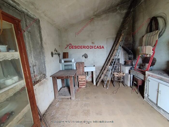 Casa trilocale in vendita in Via Abbazia di Santa Maria del Parto Castelbuono Pa Italia, Castelbuono